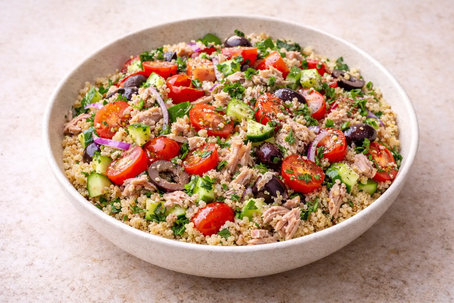 Mediterranean Tuna & Quinoa Bowl - lunch recipe, 420 calories per serving